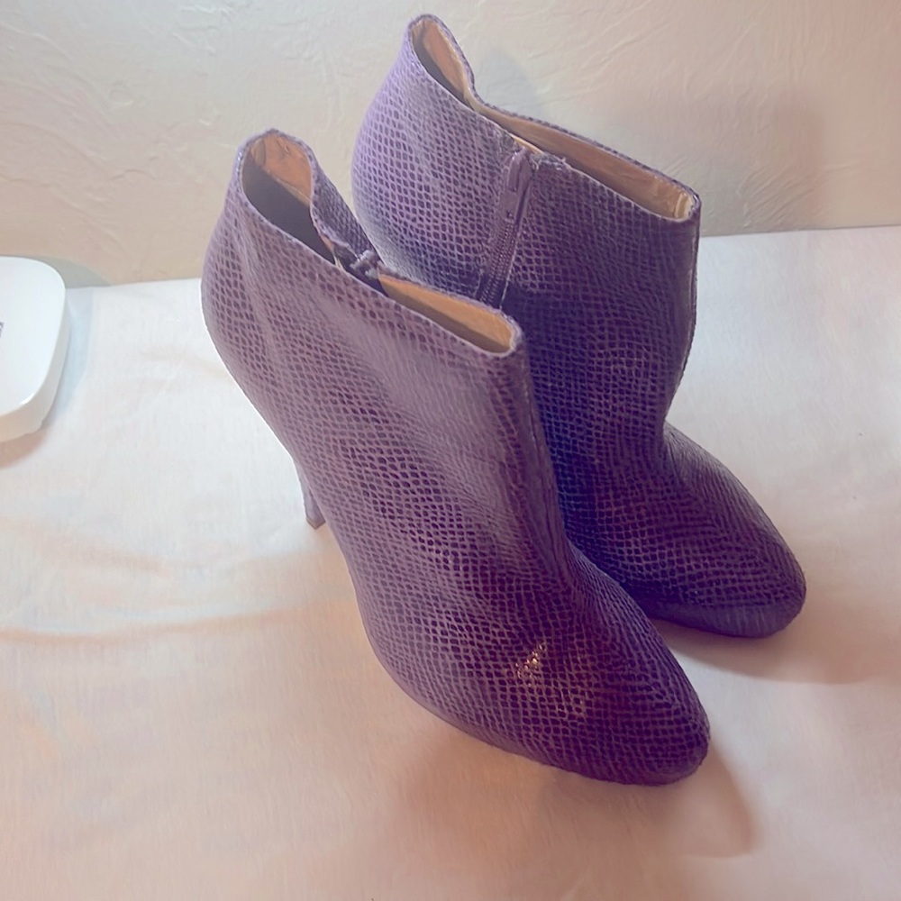 Woman’s Enigma Shoes—these are Gorgeous—never worn—size 10.